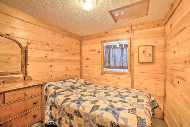 Cozy Cabin in Pine Ridge Resort3