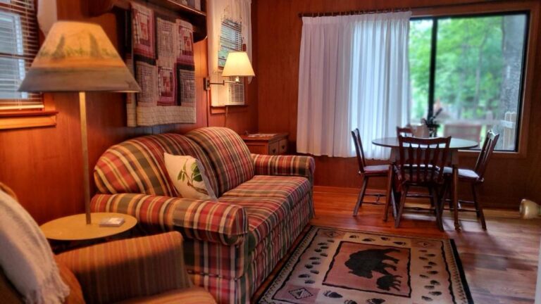 Cozy Creek Cottages3
