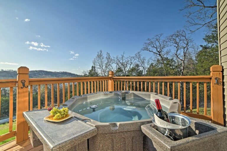 Lakeview Blue Eye Retreat