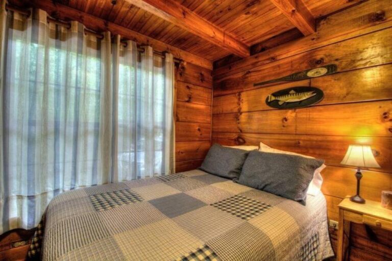 Log Cabin Tiny Home3