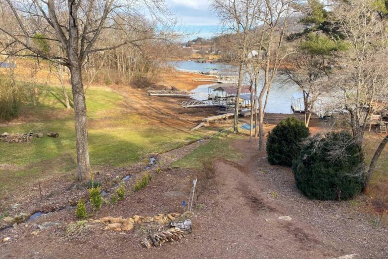 Luxury Lakefront Hiawassee Cottage3
