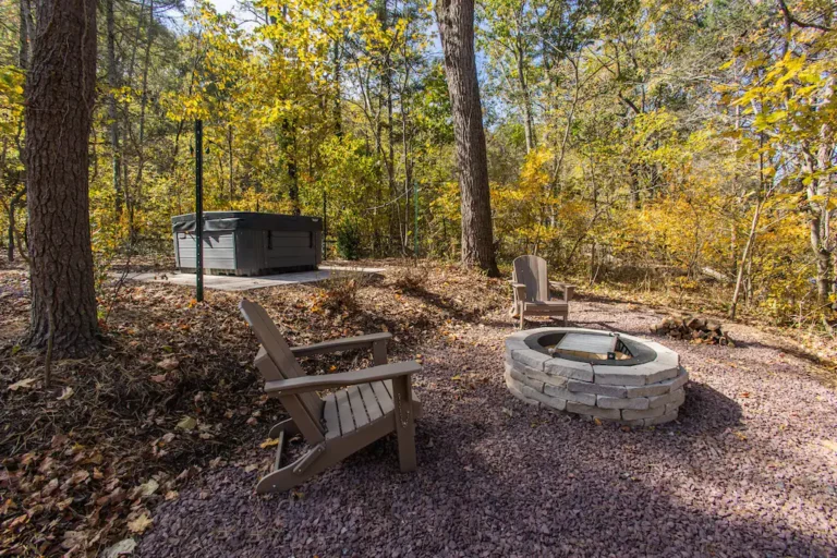 Modern Riverside Cabin3