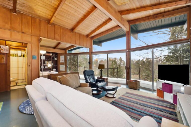 Petoskey Stone Lodge1