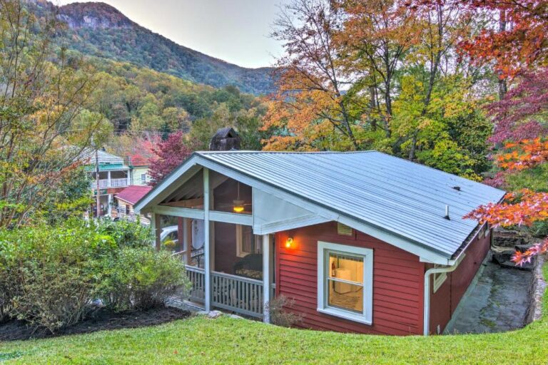 Private and Cozy Chimney Rock Abode