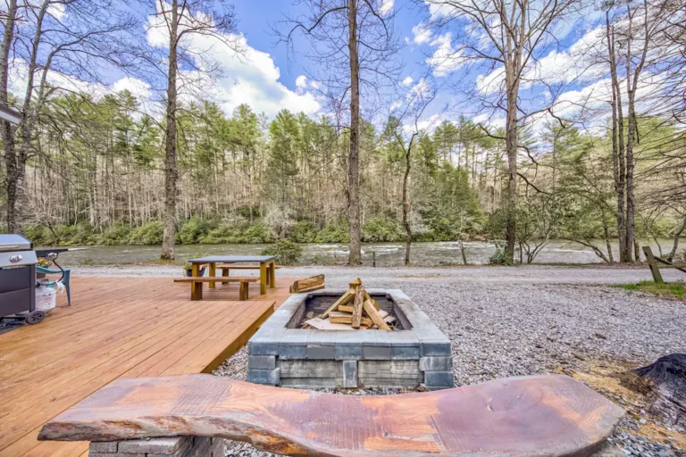 Riverfront cabin3