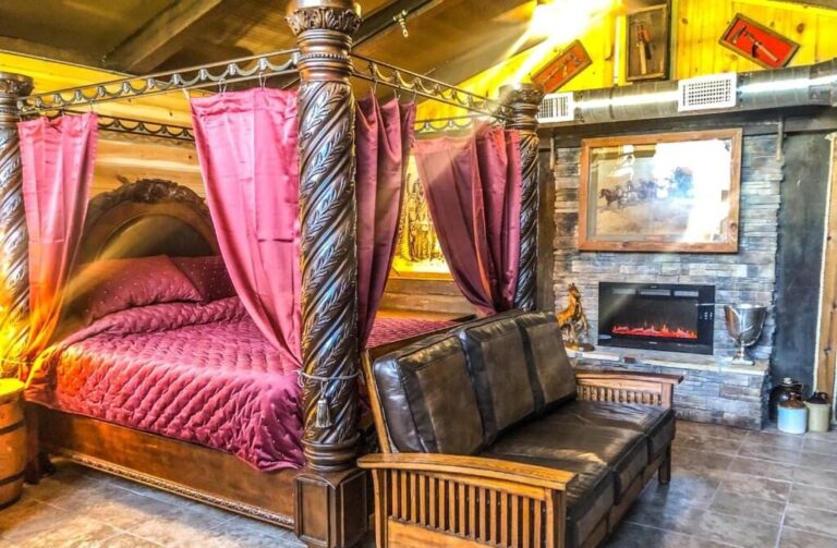 Samantha's Timber Inn2
