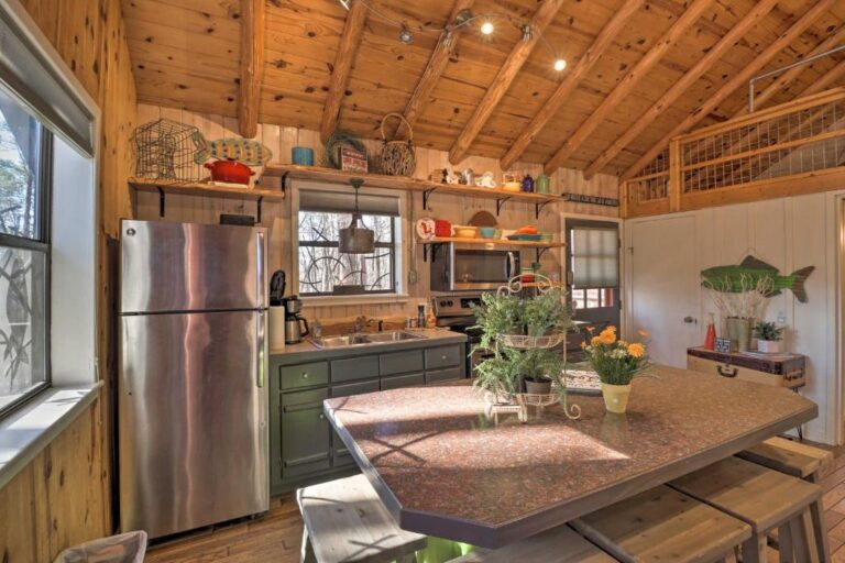 Scenic Greers Ferry Cabin3