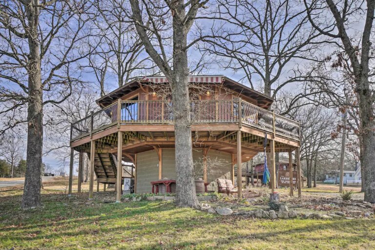 Sunset-Bluff-Treehouse-On-Bull-Shoals-Lake-2.jpeg