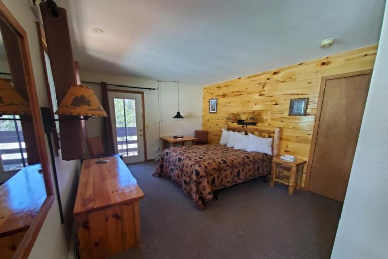 Swiftcurrent Lodge 3