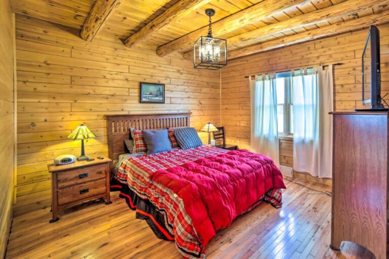 Beachfront Lake Michigan Log Cabin3