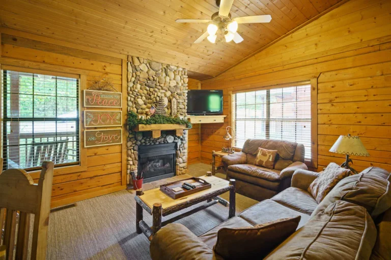 Cozy Cabin for two1