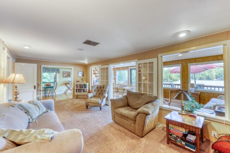 Hall's All-Seasons Lake House4