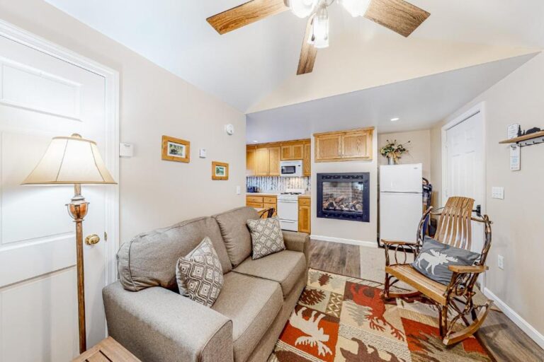 Northwoods Lodge Cabin 13